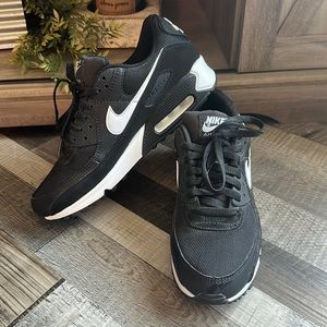 Women’s Nike Air Max 90 athletic shoes!